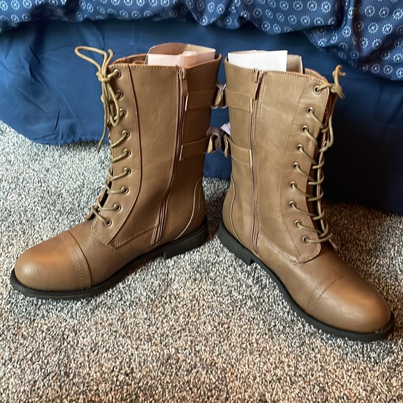 NWT/ NIB!  Dark Tan Combat Boots, women size 8.5 - Picture 2 of 11